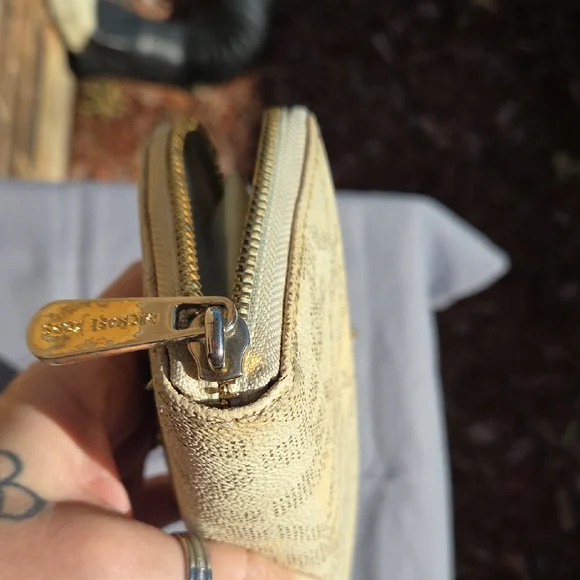 Michael Kors Textured Tan Wallet - Picture 6 of 12